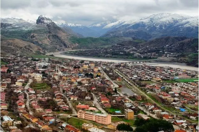 Göğe Baş Uzatmış Bir Kale: Palu Kalesi