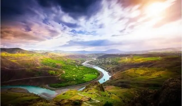 Göğe Baş Uzatmış Bir Kale: Palu Kalesi
