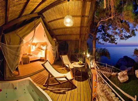 Sıra Dışı Konaklama Deneyimleri: Asya'daki En İlginç Kamp ve Glamping Alanları