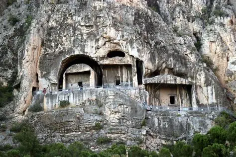 Tarihi Yerlere Gezi: Geçmişin İzinde Unutulmaz Bir Yolculuk